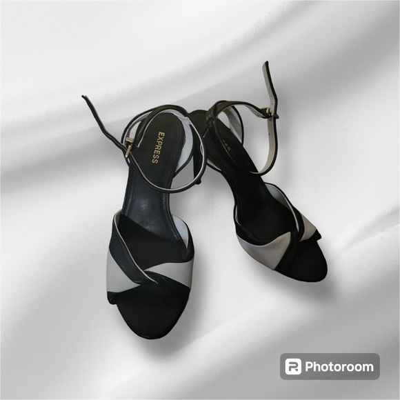 Express high heels - Picture 1 of 3